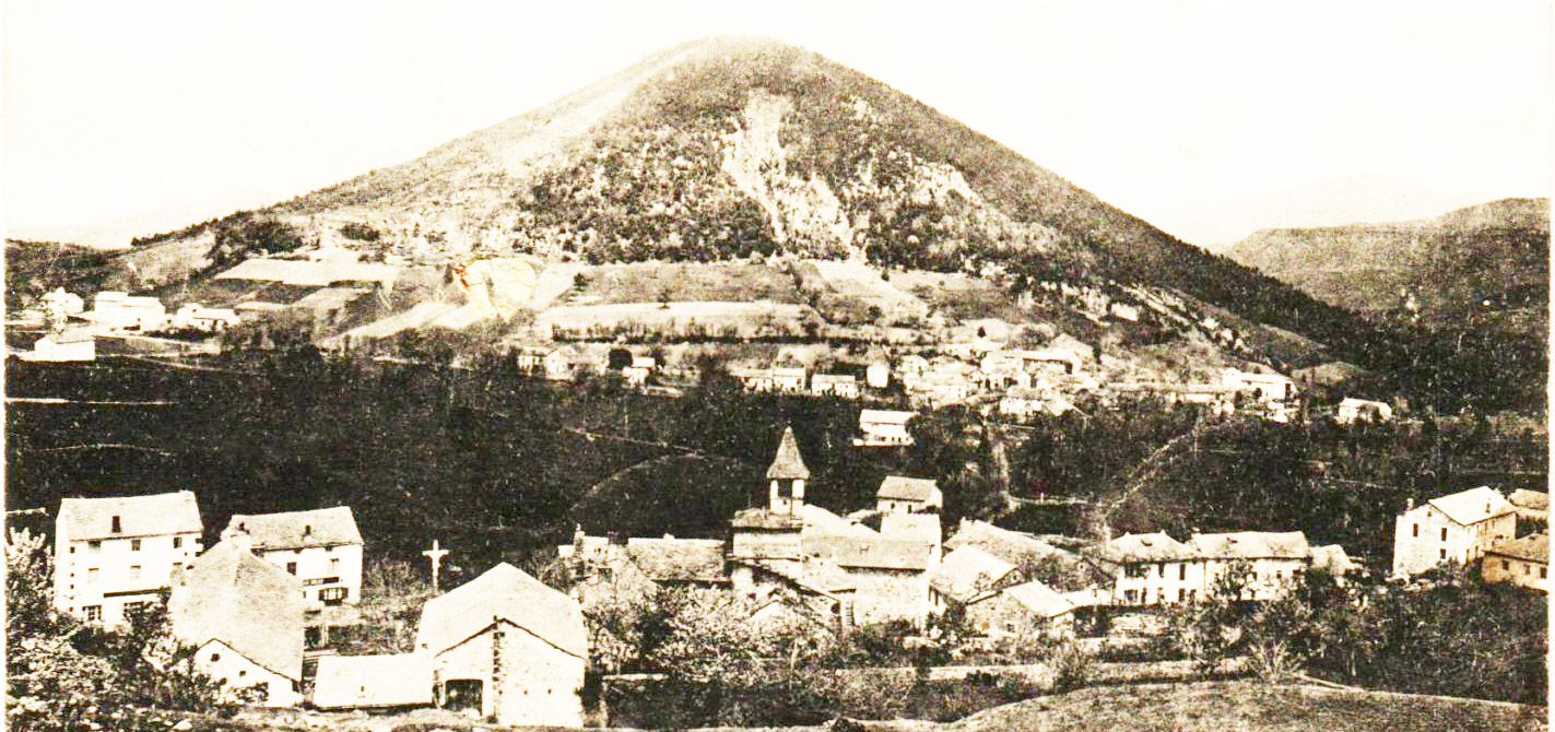 Le bourg de Saint Etienne Lardeyrol